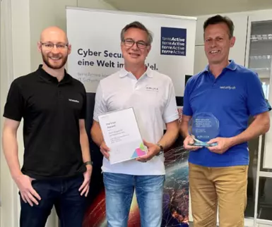 From left to right: Silvan Läubli, Security Engineer, terreActive with Reto Zwyssig, Sales & Business Development Manager, Airlock and Kurt Aegerter, Senior Account Manager, terreActive